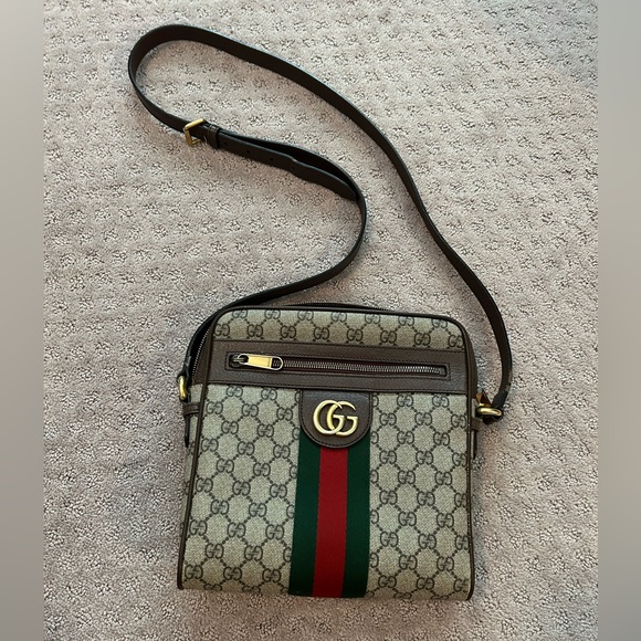 Gucci Handbags - Gucci GG Supreme Small Ophidia Messenger Bag - gently used
